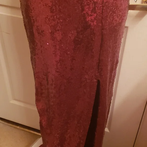 B.DARLIN Women's Red Sequin Sleeveless Gown Dress. - Picture 3 of 7